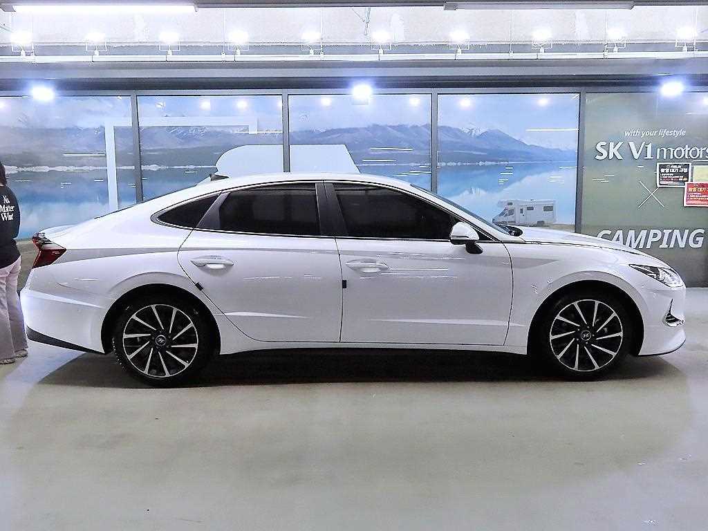 HYUNDAI Sonata - Vista 3