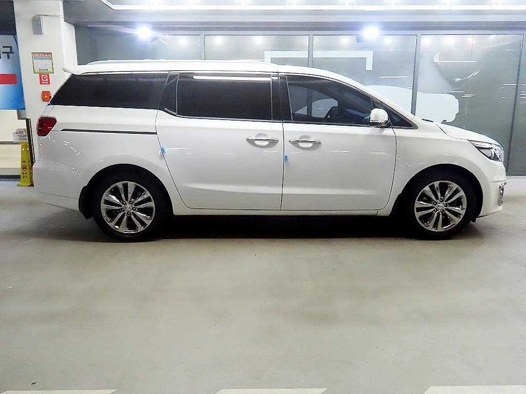 KIA Carnival - Vista 3