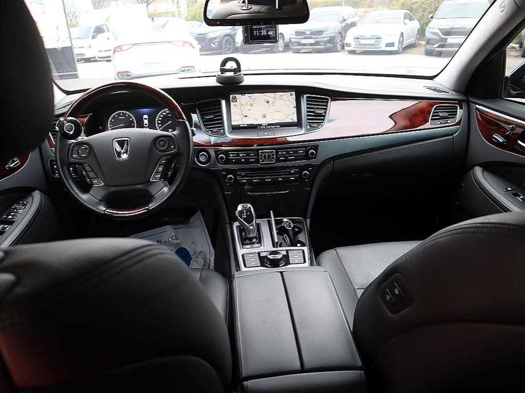 HYUNDAI Equus - Vista 5
