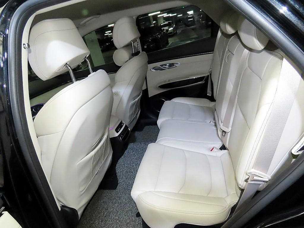 Genesis GV70 - Vista 7