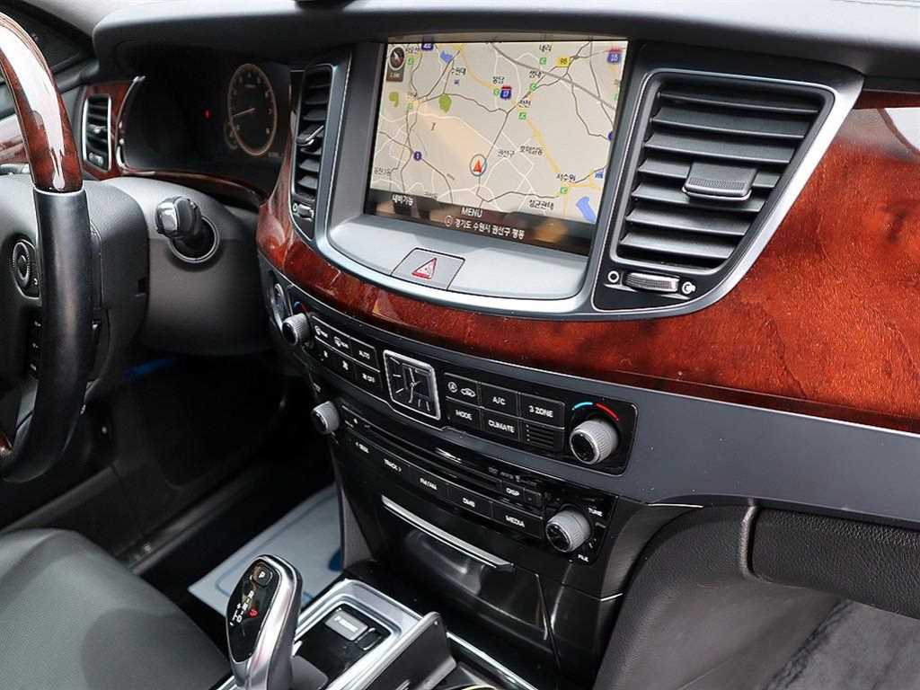 HYUNDAI Equus - Vista 10