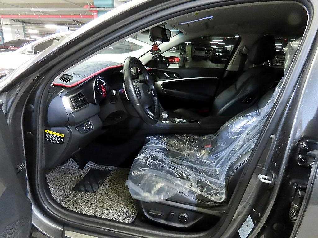 Genesis G70 - Vista 6