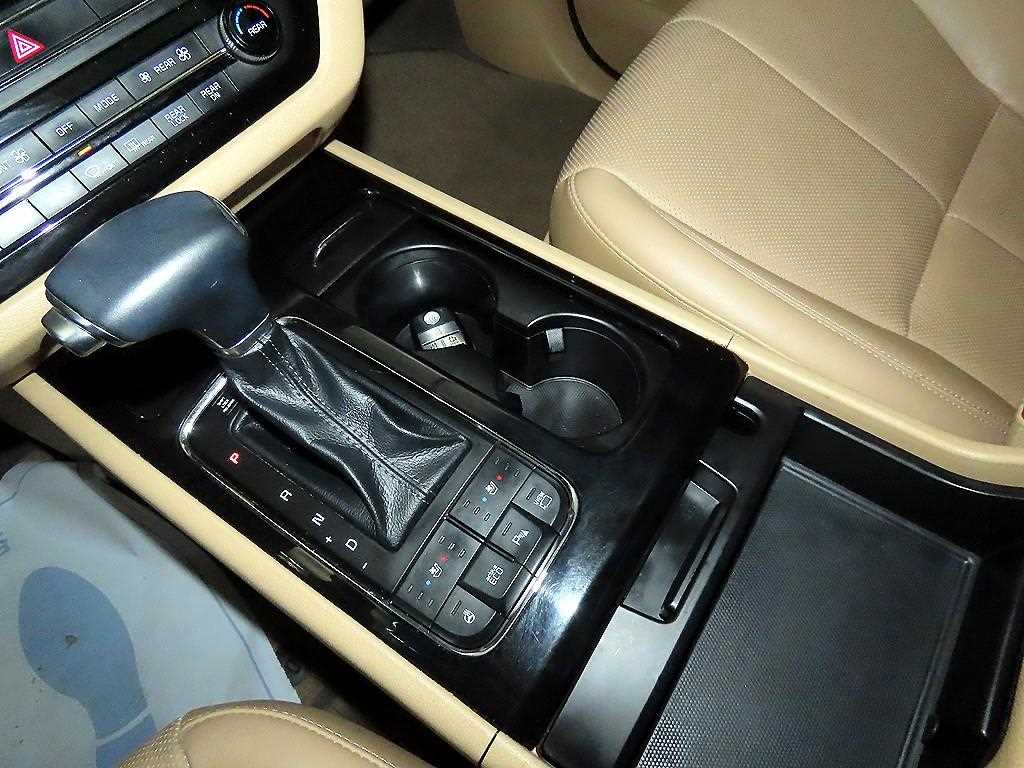 KIA Carnival - Vista 12