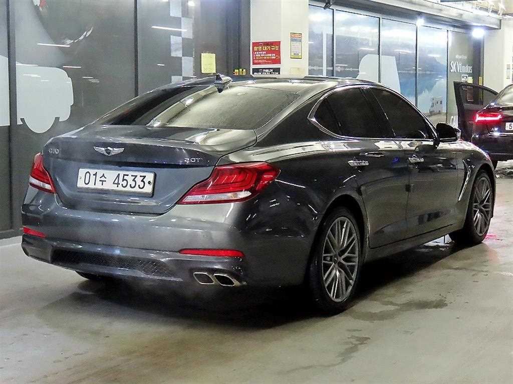 Genesis G70 - Vista 4