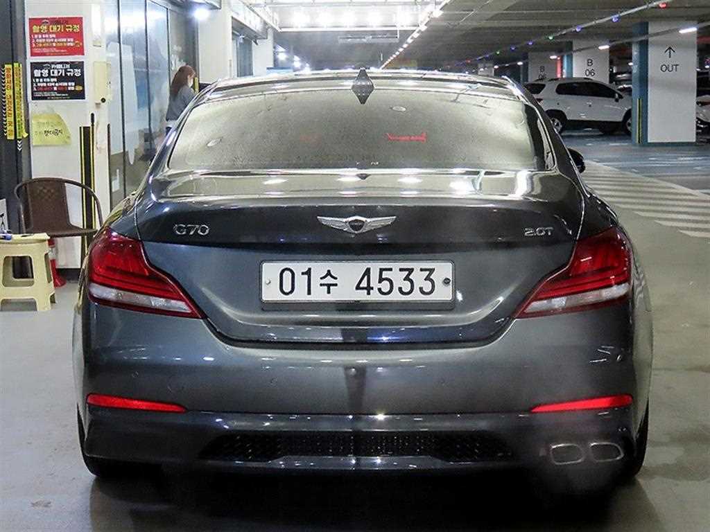 Genesis G70 - Vista 5
