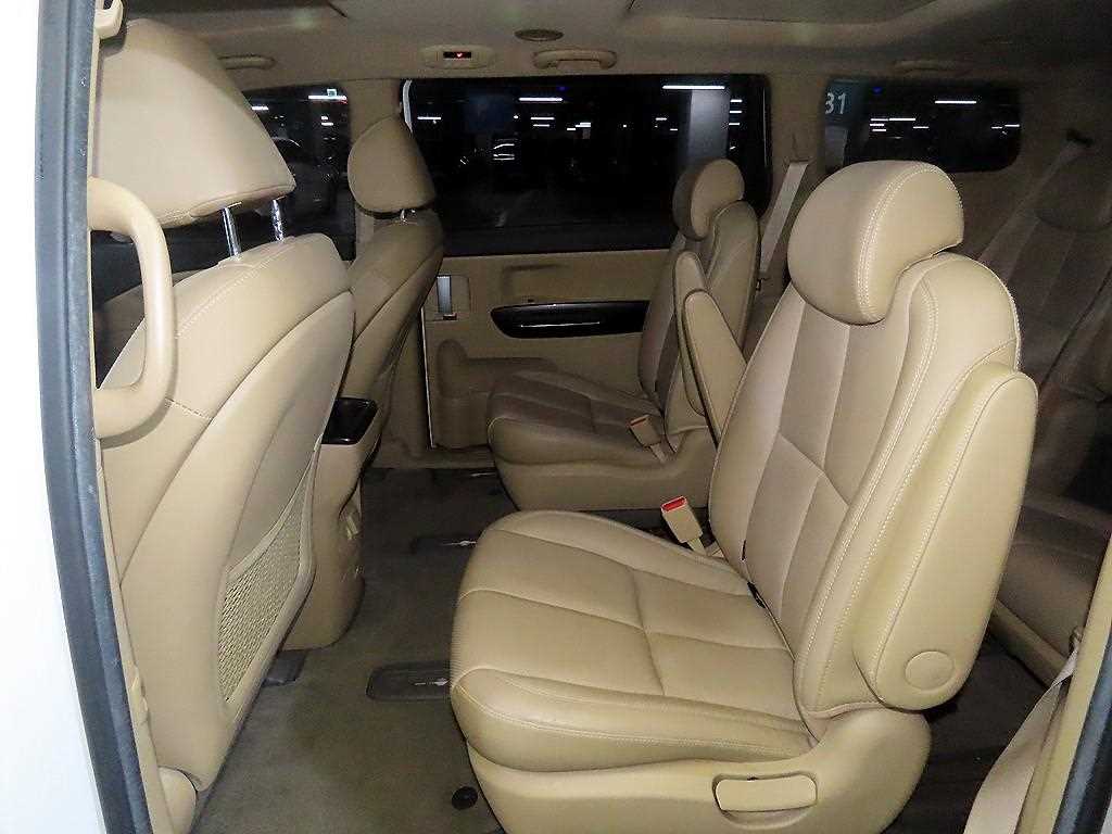 KIA Carnival - Vista 7