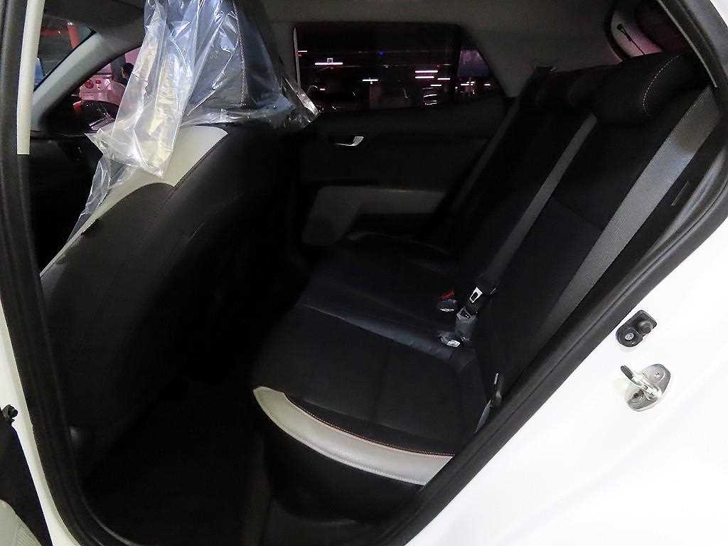 KIA Stonic - Vista 7