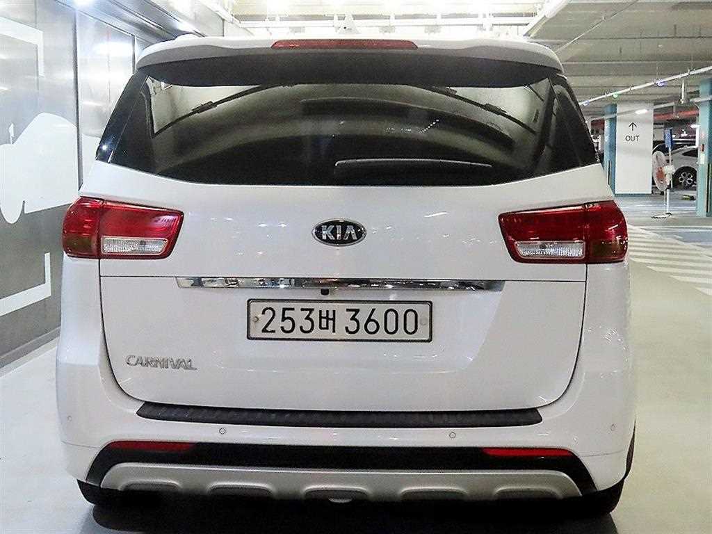 KIA Carnival - Vista 5