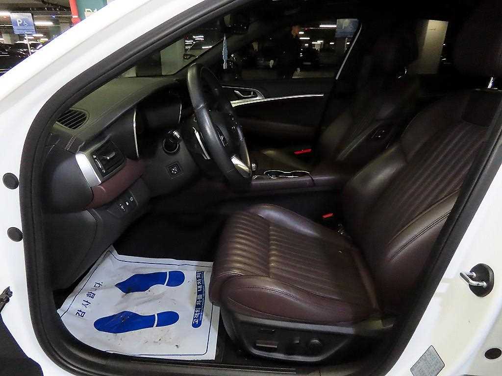 Genesis G70 - Vista 6