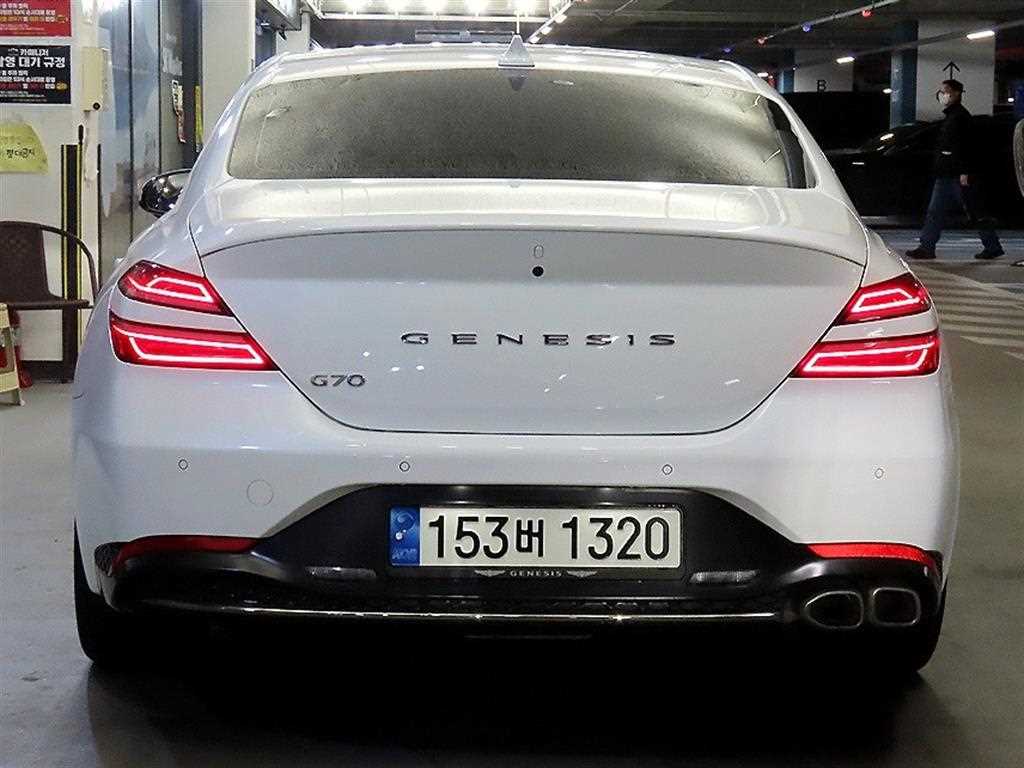 Genesis G70 - Vista 5