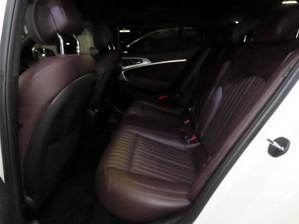 Genesis G70 - Vista 7