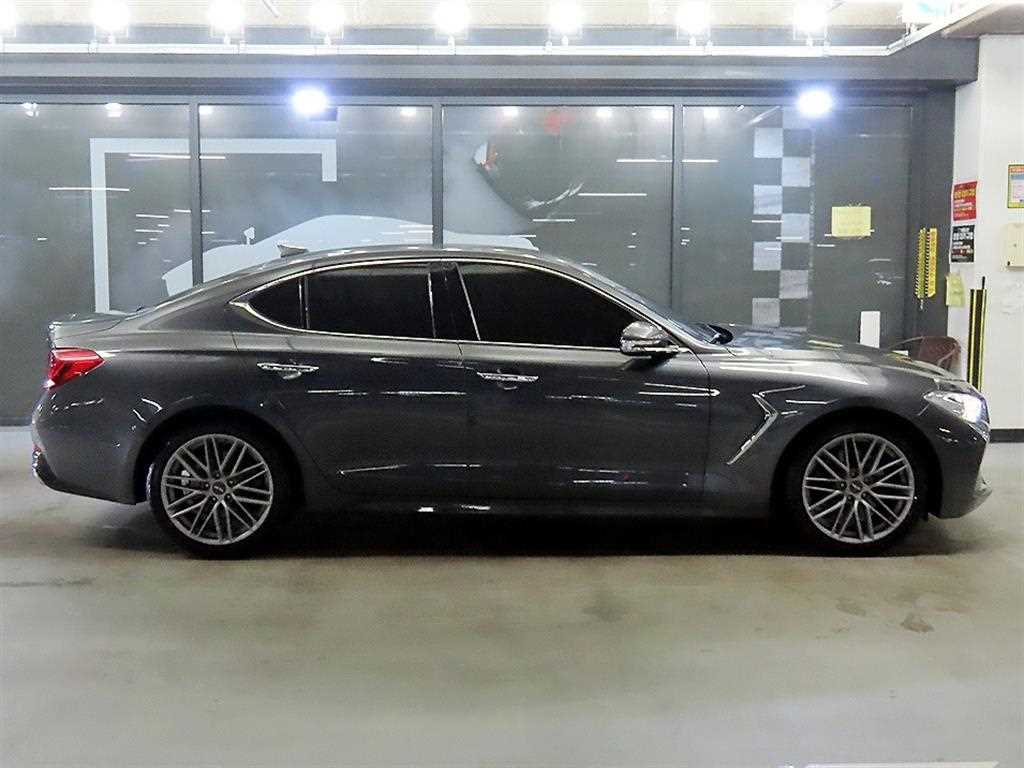 Genesis G70 - Vista 3