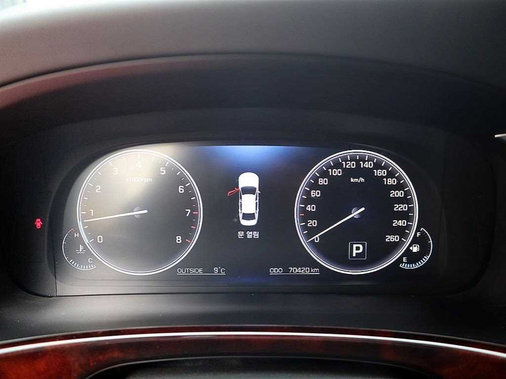 HYUNDAI Equus - Vista 9