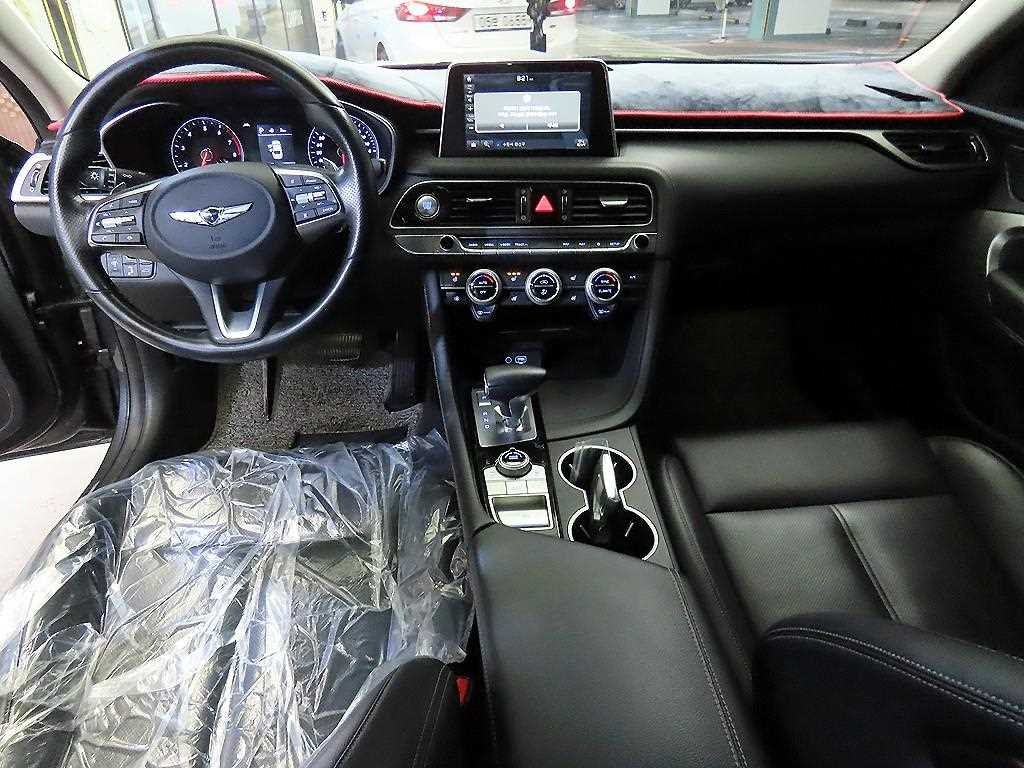 Genesis G70 - Vista 10