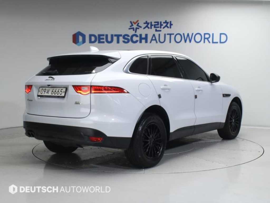 Jaguar F-PACE - Vista 2
