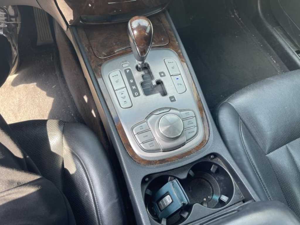 HYUNDAI Genesis - Vista 8