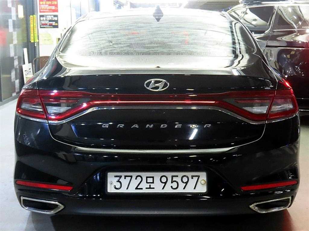 HYUNDAI Grandeur - Vista 5
