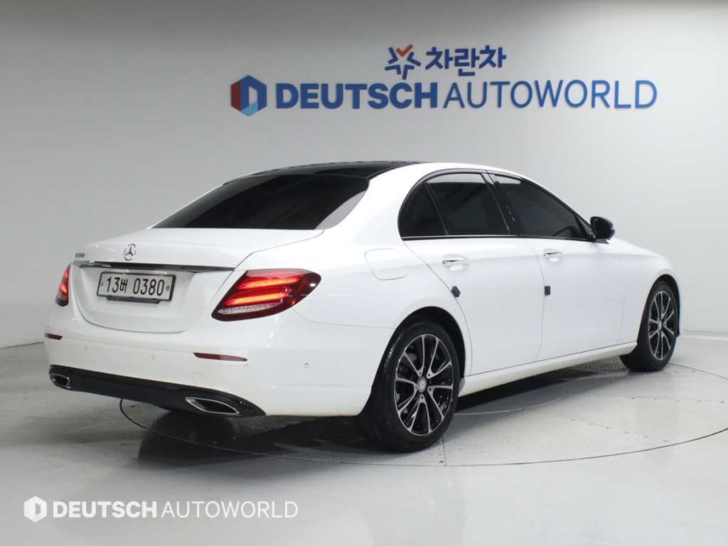 Mercedes Benz E class - Vista 2