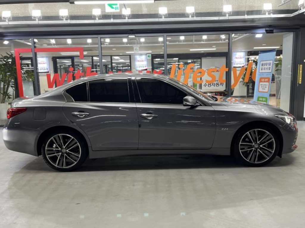 Infiniti Q - Vista 3