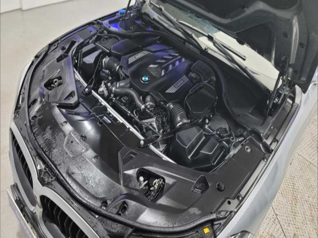 BMW 8 Series - Vista 7