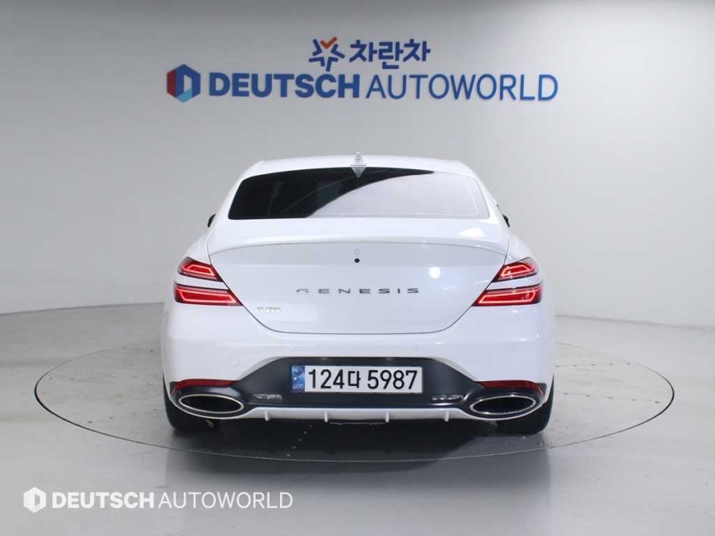 Genesis G70 - Vista 4