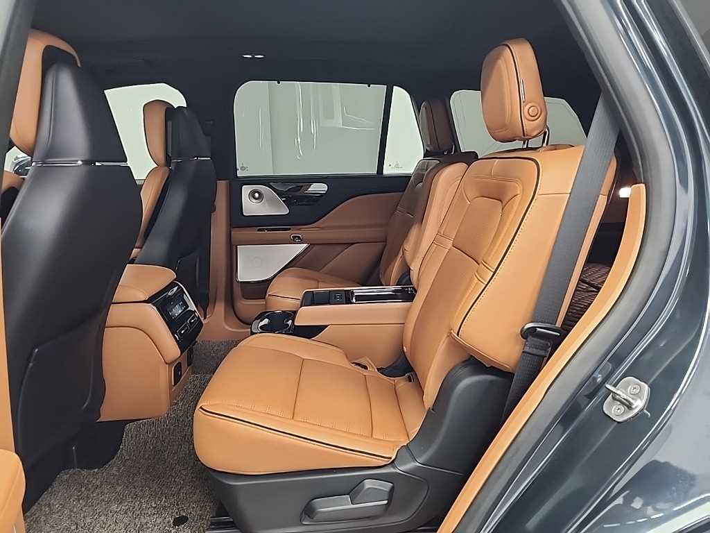 Lincoln Aviator - Vista 12