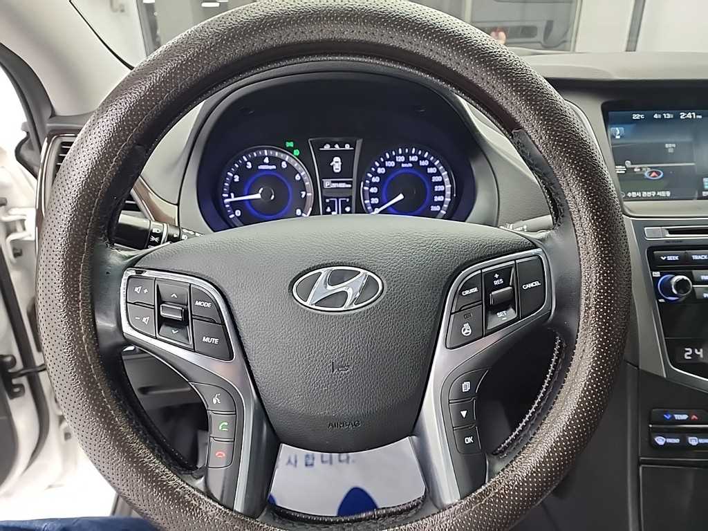 HYUNDAI Grandeur - Vista 9