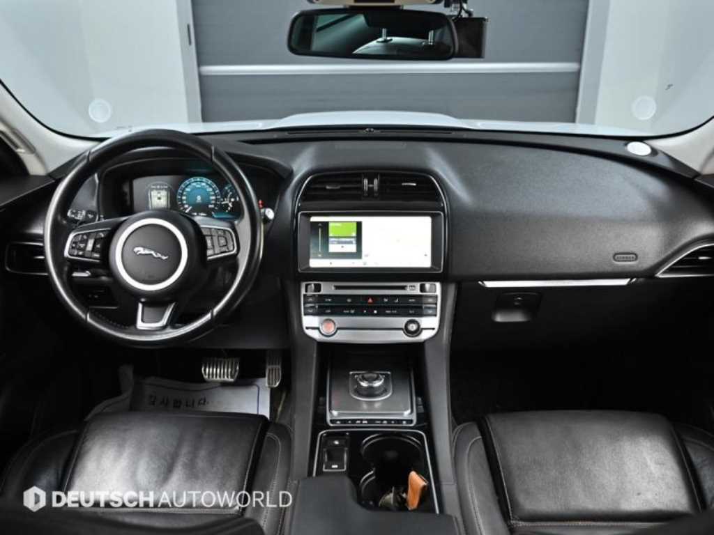 Jaguar F-PACE - Vista 7