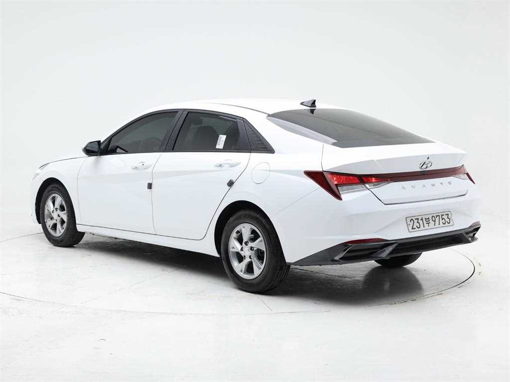 HYUNDAI Avante - Vista 4