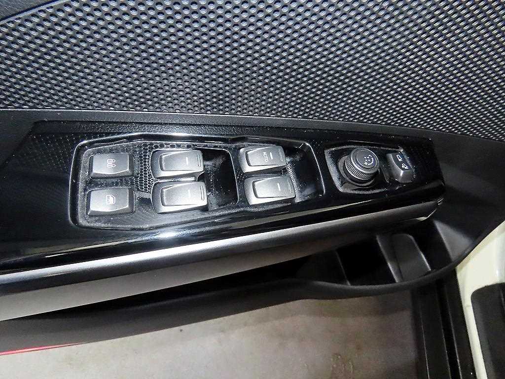 Ssangyong Tivoli 2020 Blanco - Importación desde Corea - HF Imports Iquique - Foto 13