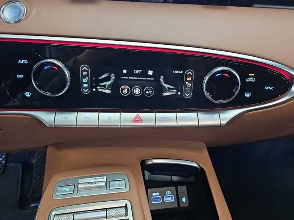 Genesis GV70 - Vista 11