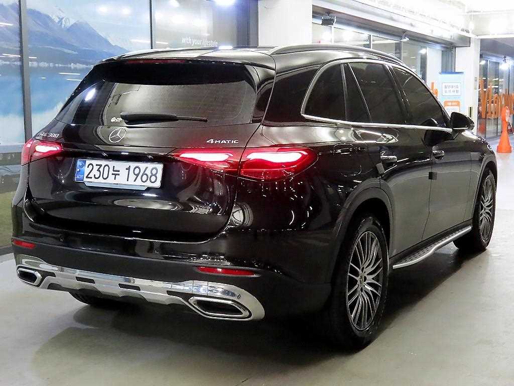 Mercedes Benz GLC Class - Vista 4