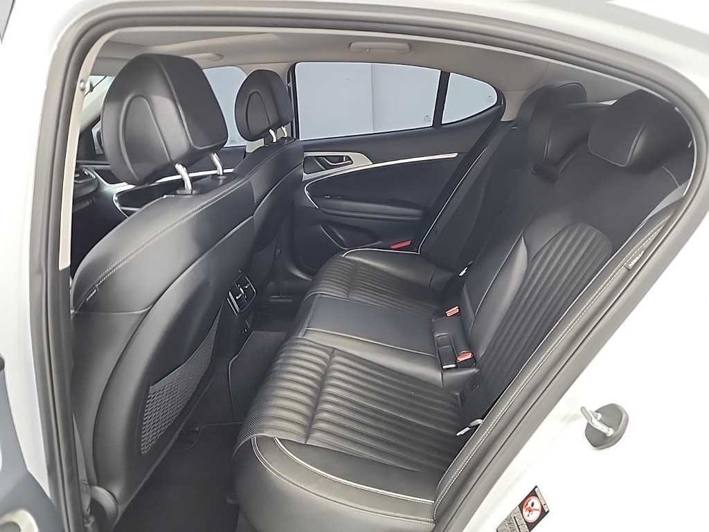 Genesis G70 - Vista 12