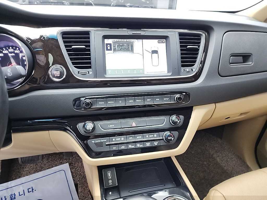 KIA Carnival - Vista 10