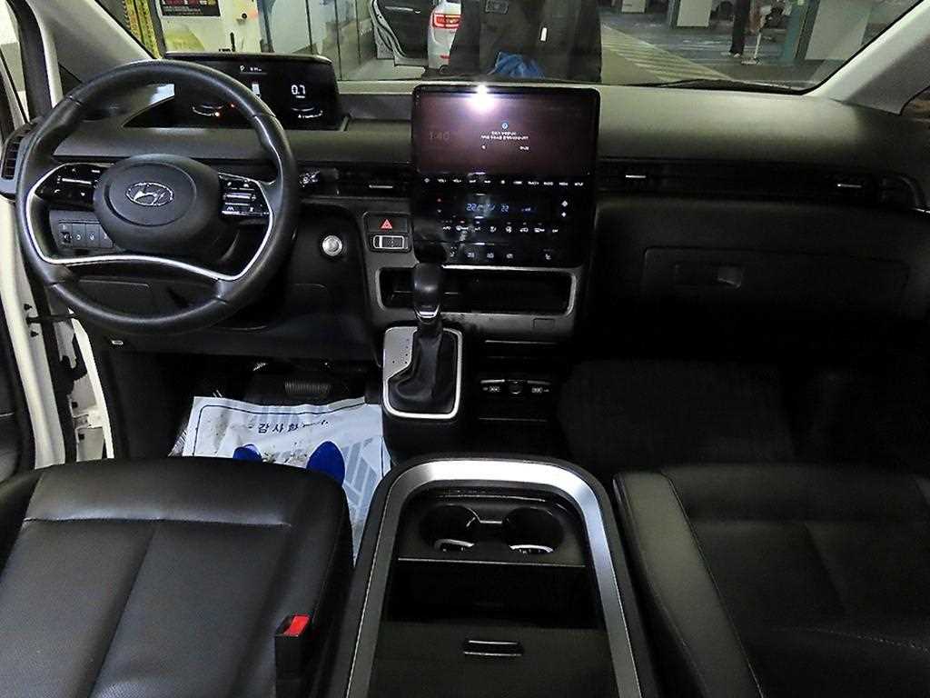 HYUNDAI Staria - Vista 10