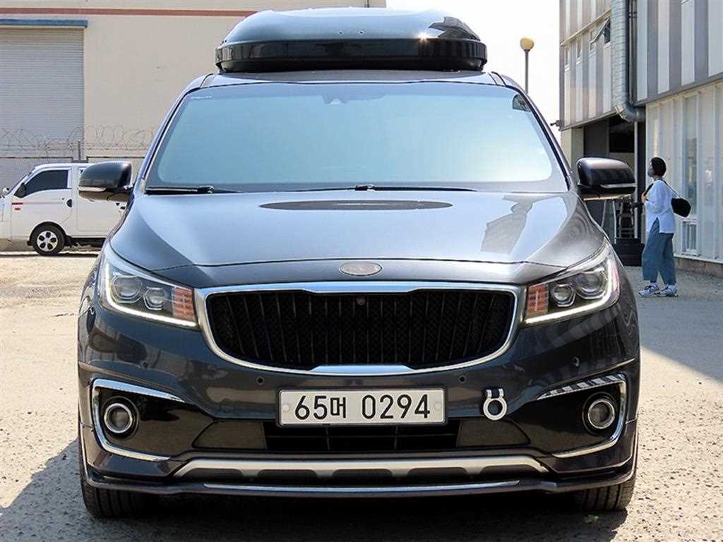 KIA Carnival 2017 Gris - Importación desde Corea - HF Imports Iquique - Foto 1