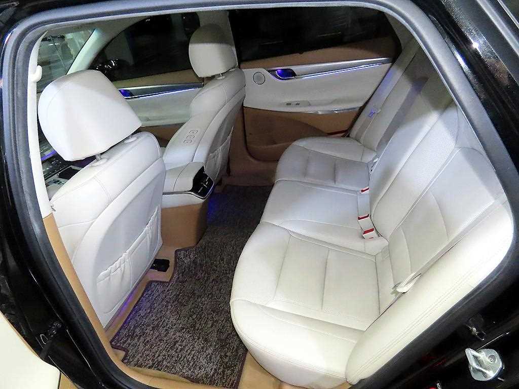 HYUNDAI Grandeur - Vista 7