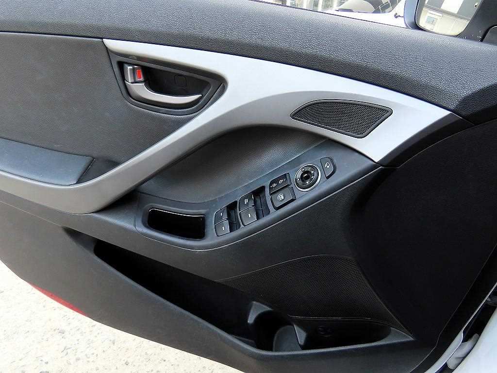 HYUNDAI Avante - Vista 11