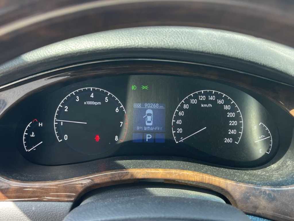 HYUNDAI Genesis - Vista 7