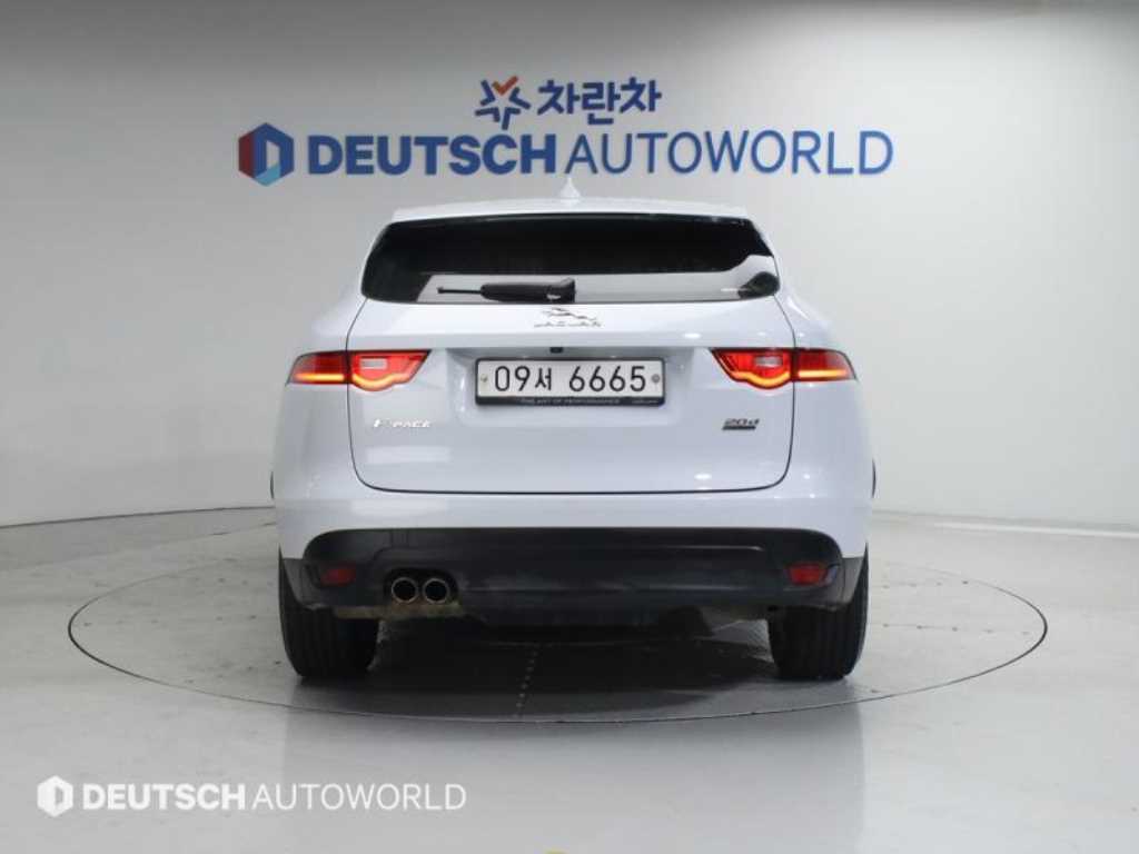 Jaguar F-PACE - Vista 4