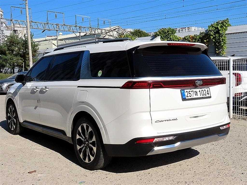 KIA Carnival - Vista 3