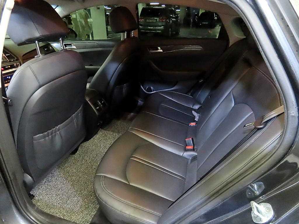 HYUNDAI Sonata - Vista 7