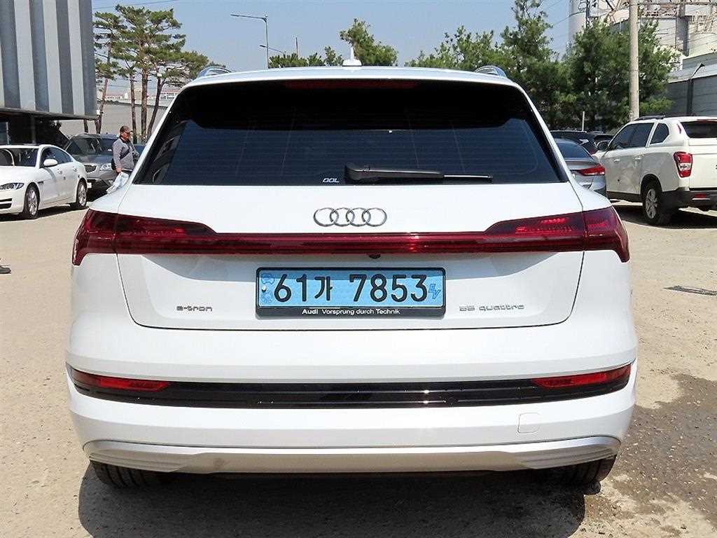 Audi e-Tron - Vista 4