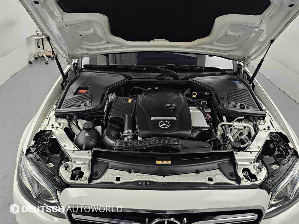 Mercedes Benz E class - Vista 6