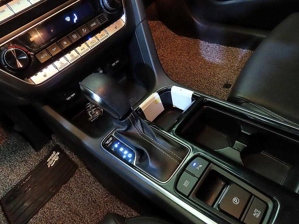 HYUNDAI Sonata - Vista 12