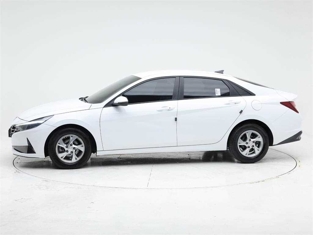 HYUNDAI Avante - Vista 3