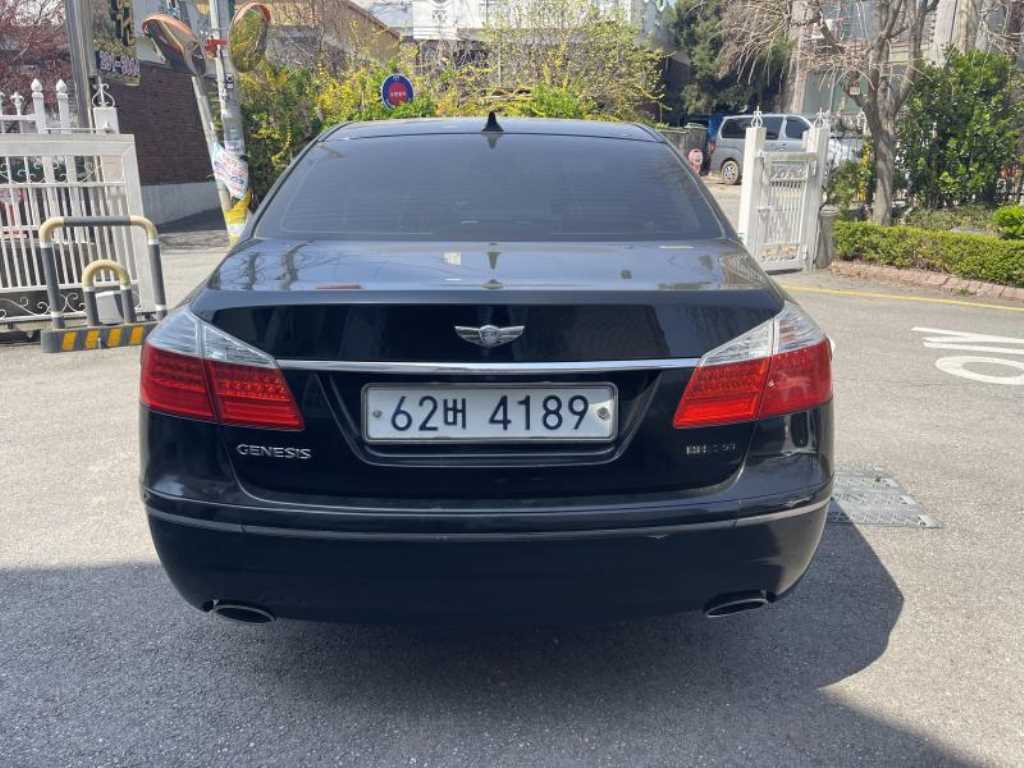 HYUNDAI Genesis - Vista 4