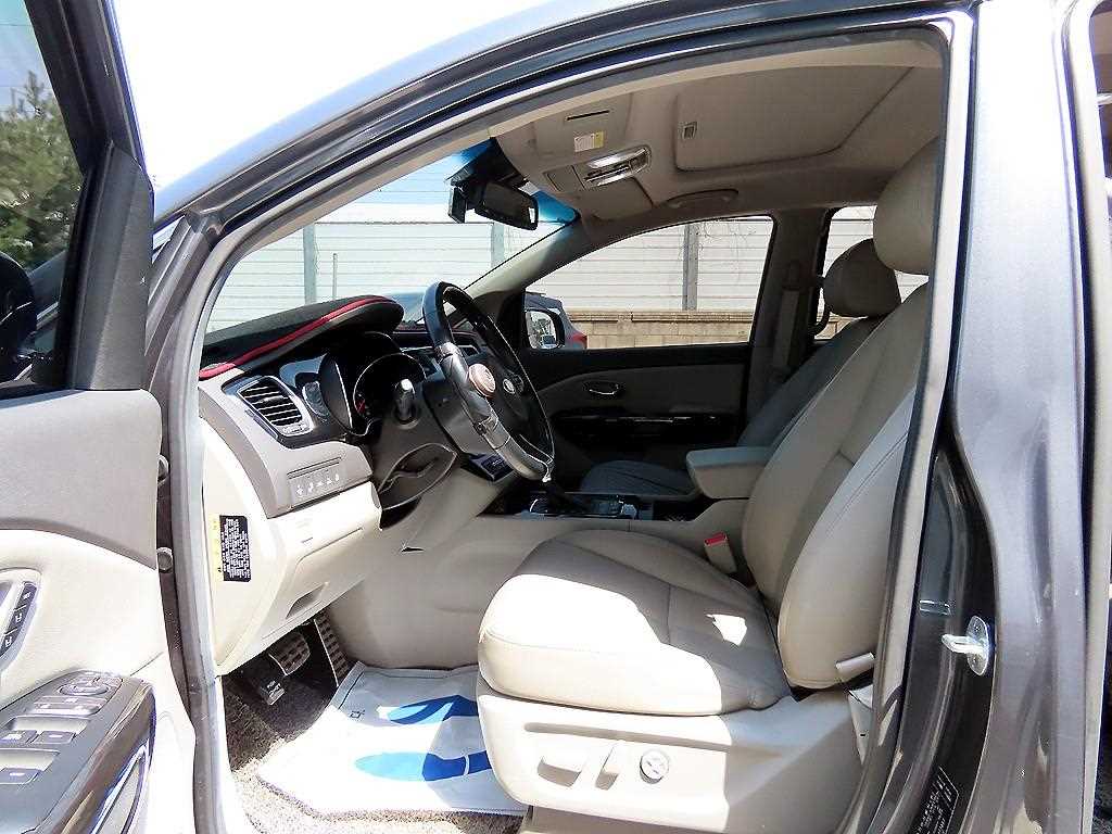 KIA Carnival - Vista 5