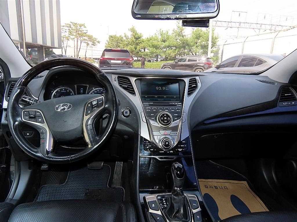 HYUNDAI Grandeur - Vista 7