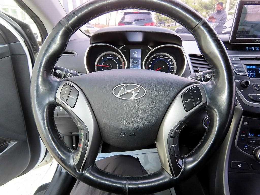 HYUNDAI Avante - Vista 8